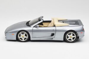 Ferrari F355 Spider Srebrny Hot Wheels 1:18 23907-M1 Metal — zdjęcie 4 z 8