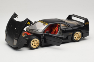 Ferrari F40 Czarny ze Złotymi Kołami Bburago 1:18 3032-B2 Metal — zdjęcie 2 z 8