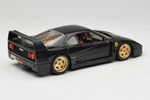 Ferrari F40 Czarny ze Złotymi Kołami Bburago 1:18 3032-B2 Metal — zdjęcie 3 z 8