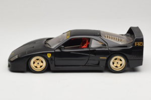 Ferrari F40 Czarny ze Złotymi Kołami Bburago 1:18 3032-B2 Metal — zdjęcie 4 z 8
