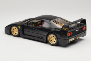Ferrari F40 Czarny ze Złotymi Kołami Bburago 1:18 3032-B2 Metal — zdjęcie 7 z 8