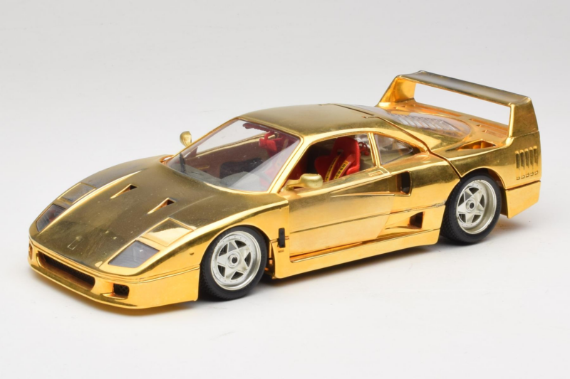 Ferrari F40 Chrome Gold Limited Edition 250 pcs Bburago 1:18 3332-G1 Metal