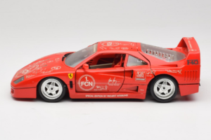 Ferrari F40 Evoluzione FC Nürnberg Special Edition Czerwony Bburago 1:18 3042-FCN Metal — zdjęcie 4 z 8