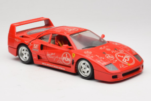 Ferrari F40 Evoluzione FC Nürnberg Special Edition Czerwony Bburago 1:18 3042-FCN Metal — zdjęcie 6 z 8