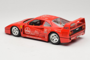 Ferrari F40 Evoluzione FC Nürnberg Special Edition Czerwony Bburago 1:18 3042-FCN Metal — zdjęcie 7 z 8
