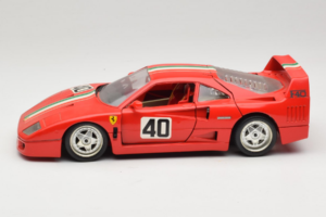 Ferrari F40 #40 Czerwony z Flagą Włoską Bburago 1:18 3032-P1 Metal — zdjęcie 4 z 8