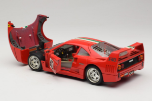 Ferrari F40 #40 Czerwony z Flagą Włoską Bburago 1:18 3032-P1 Metal — zdjęcie 5 z 8