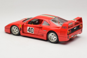 Ferrari F40 #40 Czerwony z Flagą Włoską Bburago 1:18 3032-P1 Metal — zdjęcie 7 z 8