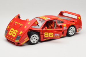 Ferrari F40 LM #86 Ch. Pozzi IMSA 24 Hours of Le Mans 1985 Czerwony Bburago 1:18 3332-P6 Metal — zdjęcie 2 z 8