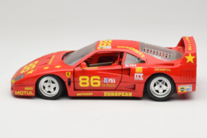 Ferrari F40 LM #86 Ch. Pozzi IMSA 24 Hours of Le Mans 1985 Czerwony Bburago 1:18 3332-P6 Metal — zdjęcie 4 z 8