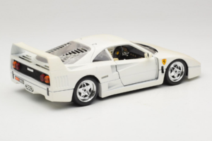 Ferrari F40 Biały Bburago 1:18 3332-W4 Metal — zdjęcie 3 z 8