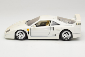 Ferrari F40 Biały Bburago 1:18 3332-W4 Metal — zdjęcie 4 z 8