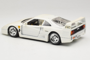Ferrari F40 Biały Bburago 1:18 3332-W4 Metal — zdjęcie 7 z 8