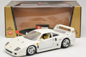 Ferrari F40 Biały Bburago 1:18 3332-W4 Metal — zdjęcie 8 z 8