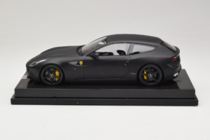 Ferrari FF Matte Black MR Collection 1:18 FERR04CAL Żywica