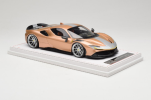 Ferrari SF90 Novitec Złoty Srebrny Pasek IVY Merit 1:18 REMC028 Żywica — zdjęcie 4 z 7