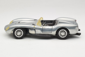 Ferrari Testa Rossa Chrome Silver Hot Wheels 1:18 25737 Metal — zdjęcie 4 z 8