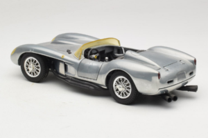 Ferrari Testa Rossa Chrome Silver Hot Wheels 1:18 25737 Metal — zdjęcie 7 z 8