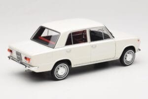 Fiat 124 Biały IXO 1:18 18CMC205OP Metal — zdjęcie 3 z 8