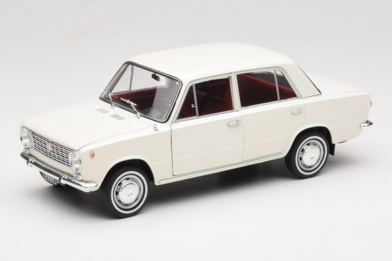 Fiat 124 Biały IXO 1:18 18CMC205OP Metal