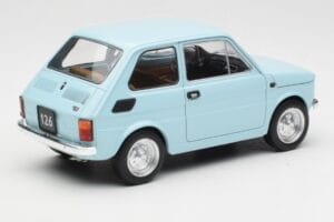 Fiat 126 Jasnoniebieski MCG 1:18 MCG18415 Metal — zdjęcie 2 z 6