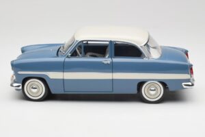 Ford Taunus 12M P2 Niebieski Pasy Revell 1:18 08880-M1 Metal — zdjęcie 4 z 8