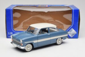 Ford Taunus 12M P2 Niebieski Pasy Revell 1:18 08880-M1 Metal — zdjęcie 8 z 8