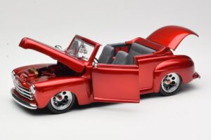 Ford Cabriolet Red Metallic Road Signature 1:18 30028 Metal — zdjęcie 2 z 8
