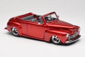 Ford Cabriolet Red Metallic Road Signature 1:18 30028 Metal — zdjęcie 6 z 8