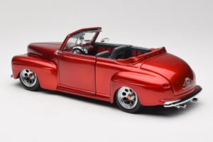 Ford Cabriolet Red Metallic Road Signature 1:18 30028 Metal — zdjęcie 7 z 8