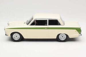 Ford Cortina Lotus White & Green Stripe MCG 1:18 MCG18434 Metal — zdjęcie 3 z 6