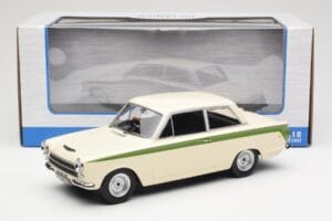 Ford Cortina Lotus White & Green Stripe MCG 1:18 MCG18434 Metal — zdjęcie 6 z 6