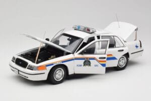 Ford Crown Victoria RCMP Police Car AUTOart 1:18 72706 Metal — zdjęcie 2 z 8