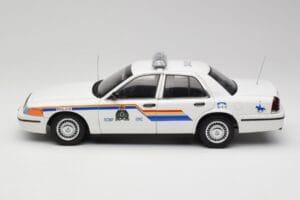Ford Crown Victoria RCMP Police Car AUTOart 1:18 72706 Metal — zdjęcie 4 z 8