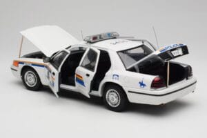 Ford Crown Victoria RCMP Police Car AUTOart 1:18 72706 Metal — zdjęcie 5 z 8