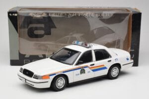 Ford Crown Victoria RCMP Police Car AUTOart 1:18 72706 Metal — zdjęcie 8 z 8