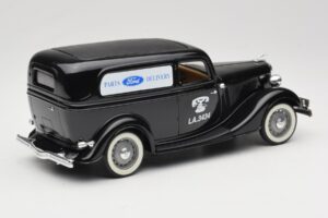 Ford Delivery Truck Ford Parts Czarny Solido 1:18 8417 Metal — zdjęcie 2 z 8