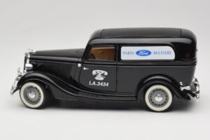 Ford Delivery Truck Ford Parts Czarny Solido 1:18 8417 Metal — zdjęcie 4 z 8