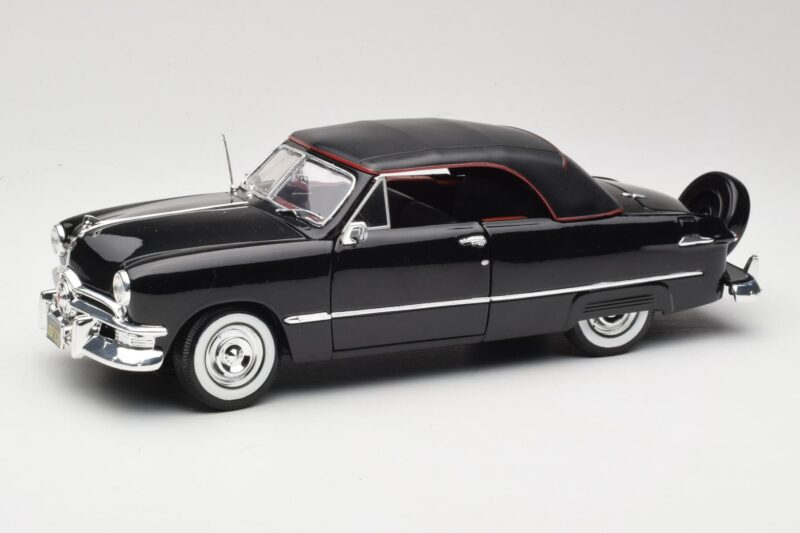 Ford Deluxe Kabriolet Czarny Maisto 1:18 31681 Metal