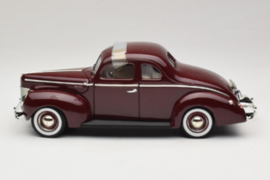 Ford Deluxe Coupe Ciemnoczerwony ERTL 1:18 7936 Metal — zdjęcie 4 z 7