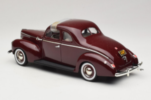 Ford Deluxe Coupe Ciemnoczerwony ERTL 1:18 7936 Metal — zdjęcie 6 z 7