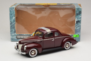 Ford Deluxe Coupe Ciemnoczerwony ERTL 1:18 7936 Metal — zdjęcie 7 z 7