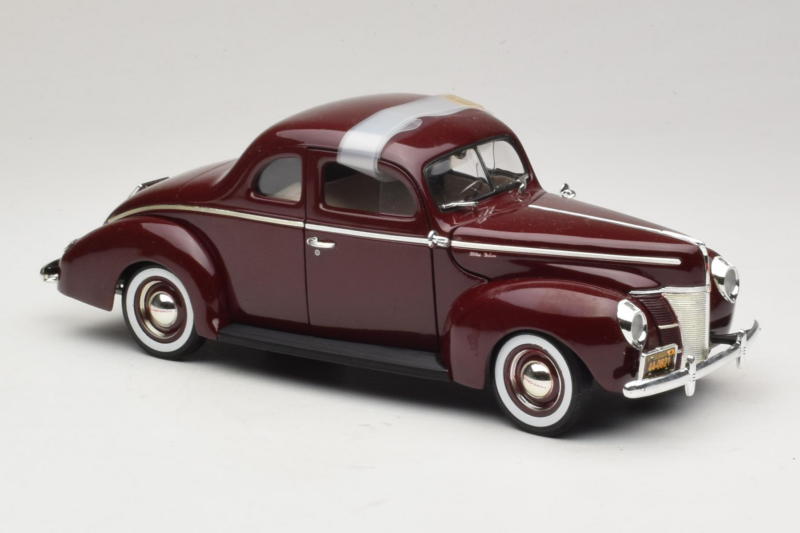 Ford Deluxe Coupe Ciemnoczerwony ERTL 1:18 7936 Metal