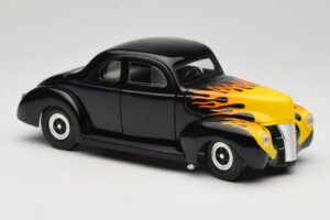 Ford Deluxe Hot Rod Czarny Universal Hobbies 1:18 6002 Metal — zdjęcie 6 z 8