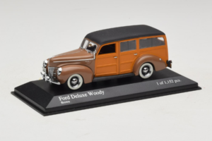 Ford DeLuxe Woody Station Wagon Brązowy Minichamps 1:43 400082111 Metal — zdjęcie 2 z 4