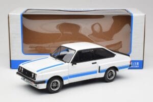 Ford Escort Mk2 RS 2000 X-Pack Diamond Biały & Niebieski Stripe MCG 1:18 MCG18350 Metal — zdjęcie 6 z 6