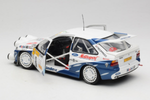 Ford Escort RS Cosworth Mobil 1 #6 F. Delecour / D. Grataloup Rally Monte Carlo Night Version Winner 1994 UT Models 1:18 3945 — zdjęcie 5 z 8