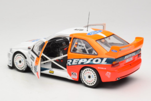 Ford Escort RS Cosworth Repsol #5 C. Sainz / L. Moya RAC Rally 1997 UT Models 1:18 39750 Metal — zdjęcie 5 z 8