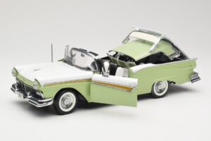 Ford Fairlane Skyliner Zielony i Biały Sun Star 1:18 FORD003 Metal — zdjęcie 2 z 9