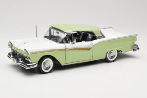 Ford Fairlane Skyliner Zielony i Biały Sun Star 1:18 FORD003 Metal — zdjęcie 3 z 9